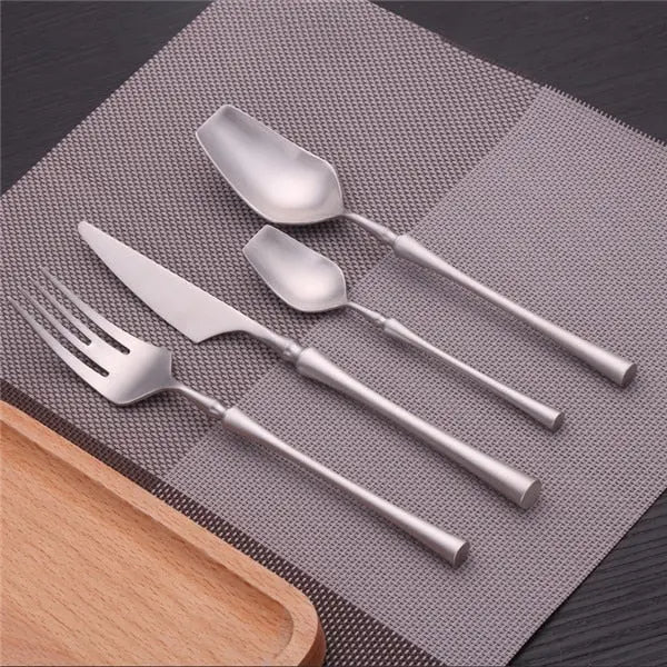 Bragi-Designer-Flatware-Decorfaure-1685701686.jpg