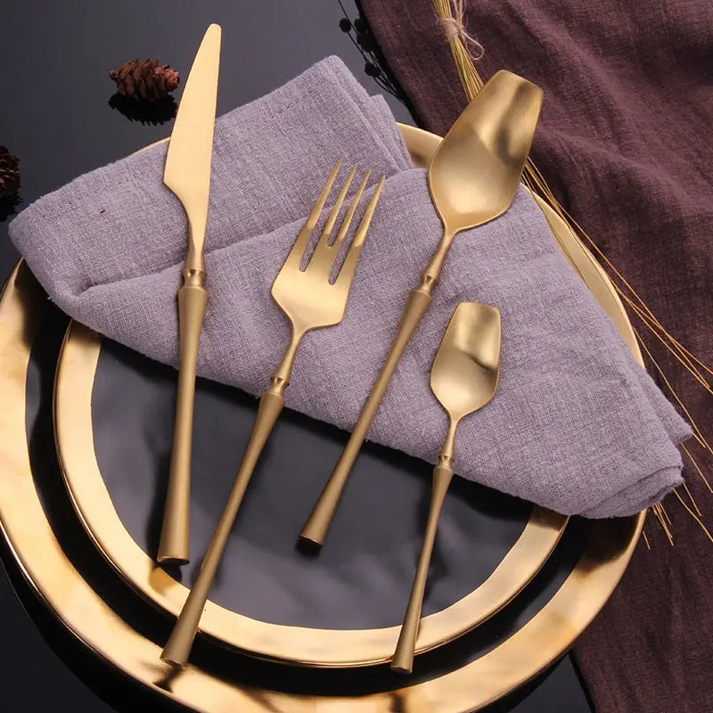 Bragi-Designer-Flatware-Decorfaure-1685701806.jpg