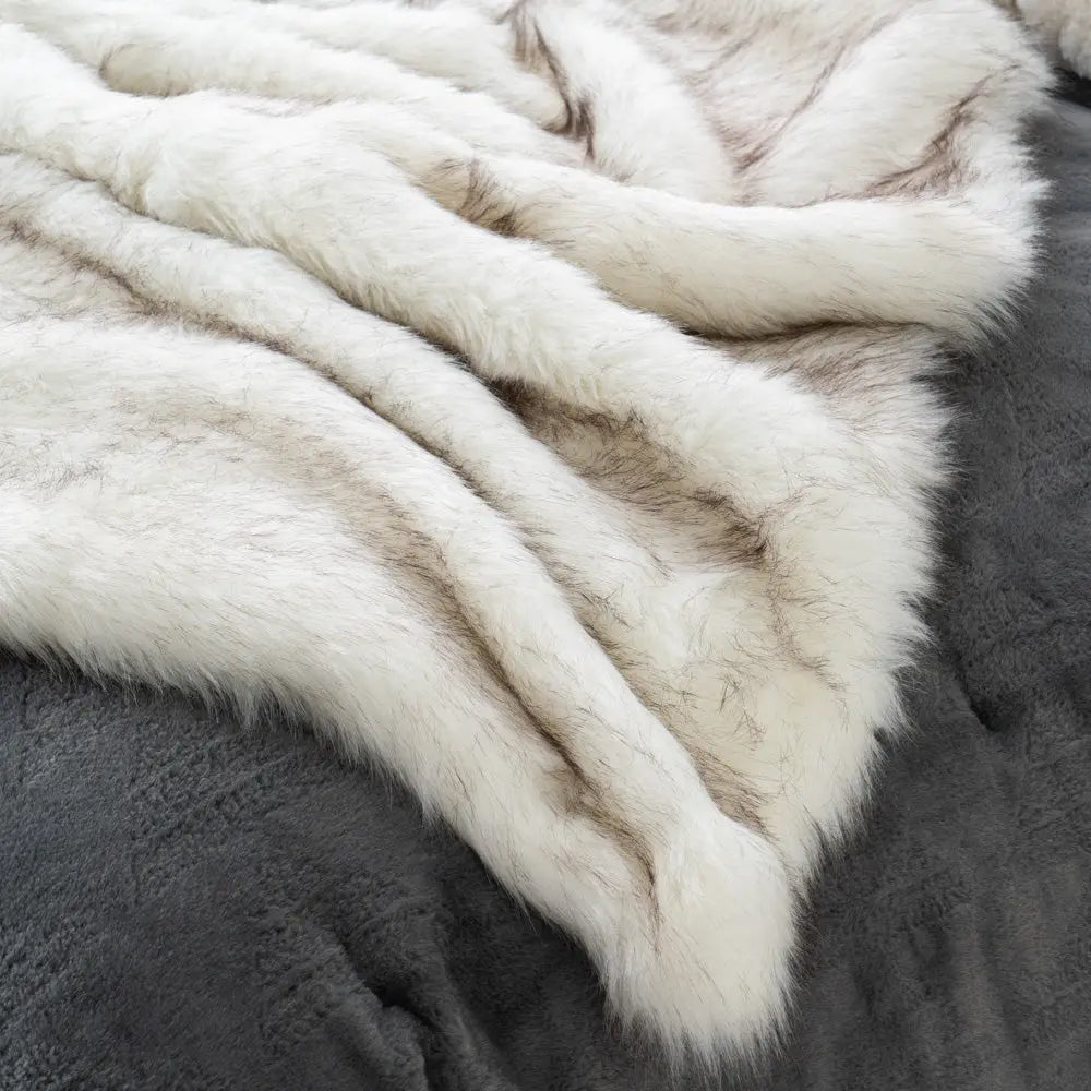 Faux-Fur-Ombre-Throw-Decorfaure-1685712804.jpg