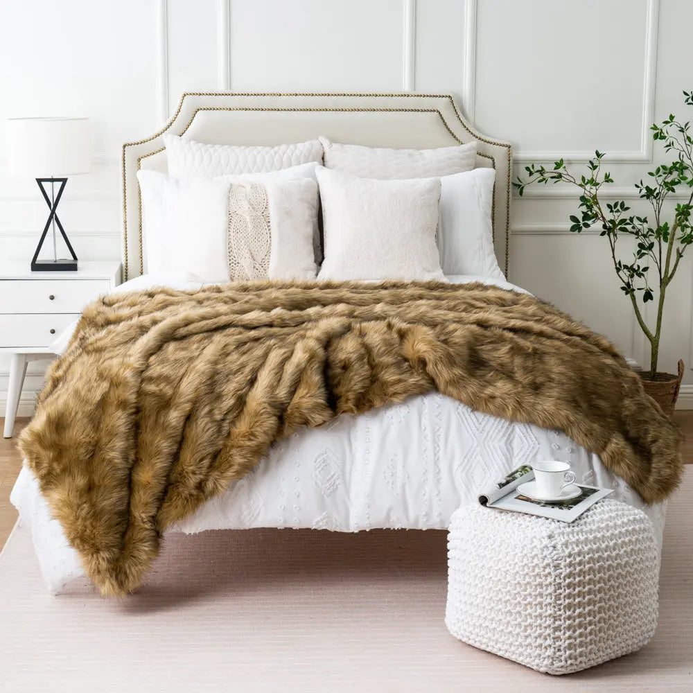 Faux-Fur-Ombre-Throw-Decorfaure-1685712839.jpg