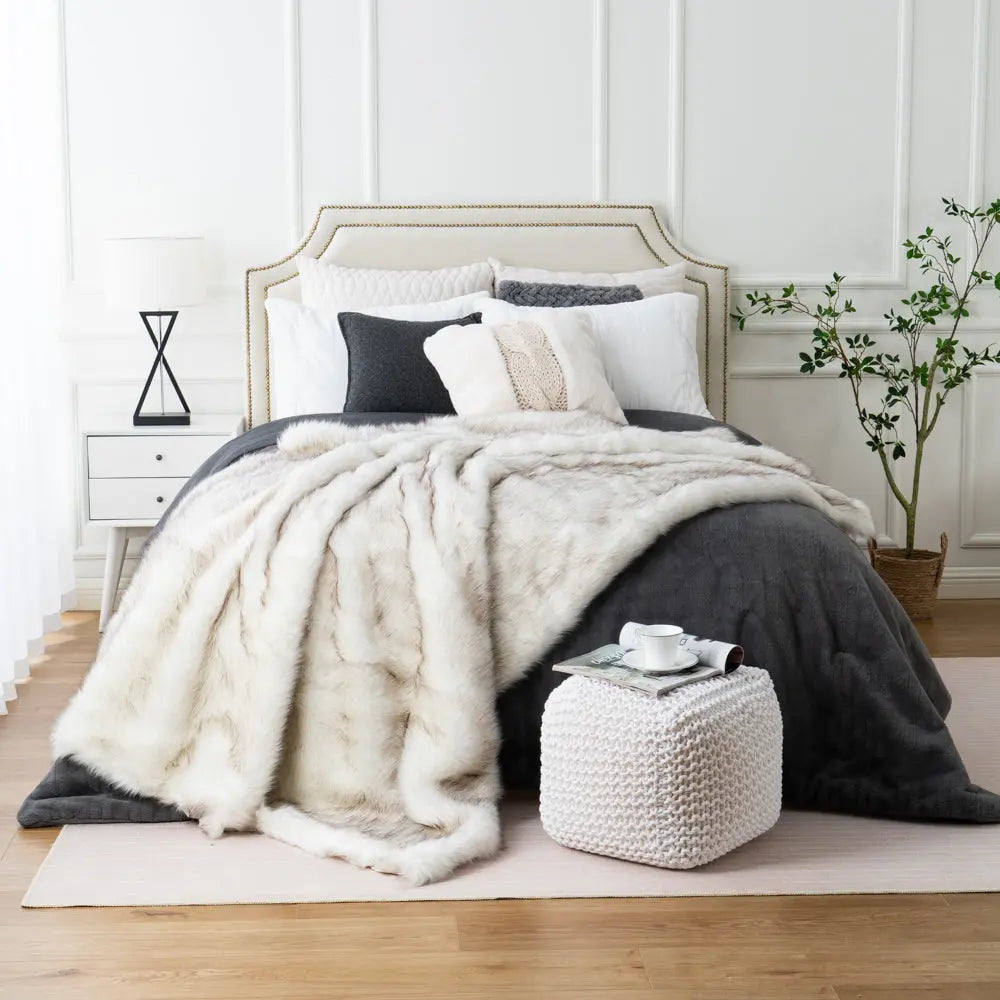 Faux-Fur-Ombre-Throw-Decorfaure-1685712904.jpg