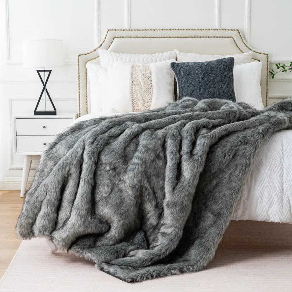 Faux-Fur-Ombre-Throw-Decorfaure-1685712913.jpg