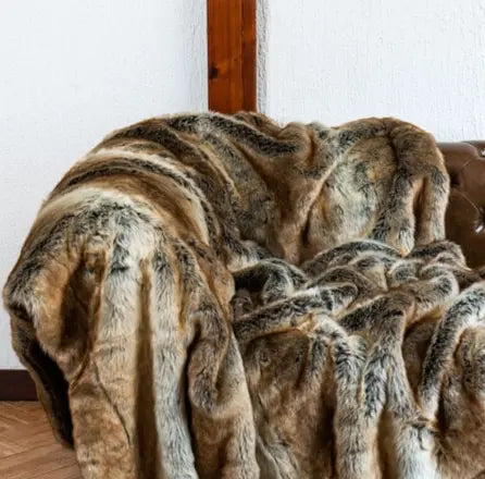 Faux-Fur-Ombre-Throw-Decorfaure-1685712953.jpg