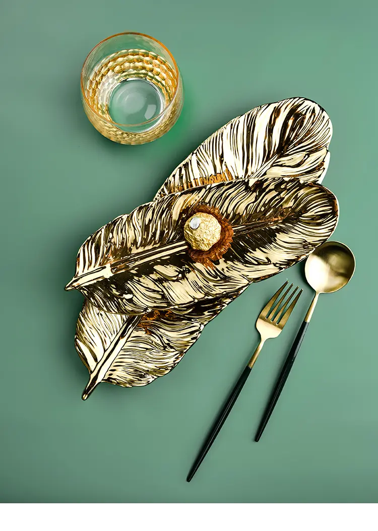 Luxe-Platter-with-Gold-Rim-Decorfaure-1685701430.png
