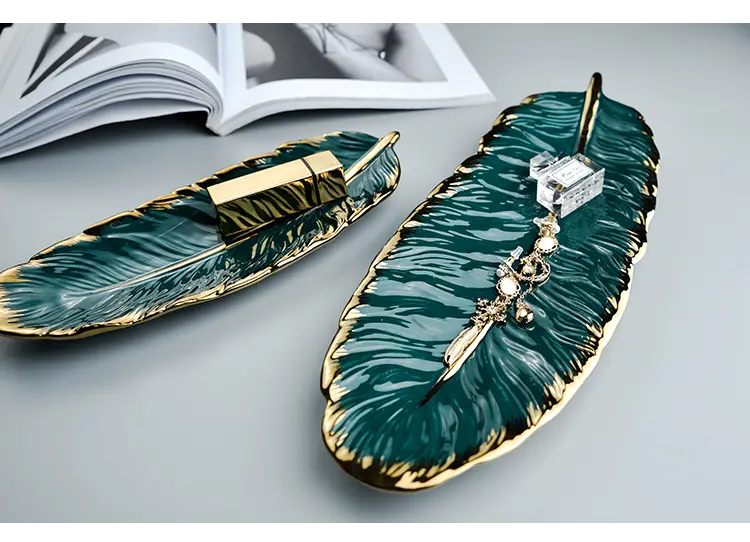 Luxe-Platter-with-Gold-Rim-Decorfaure-1685701547.png