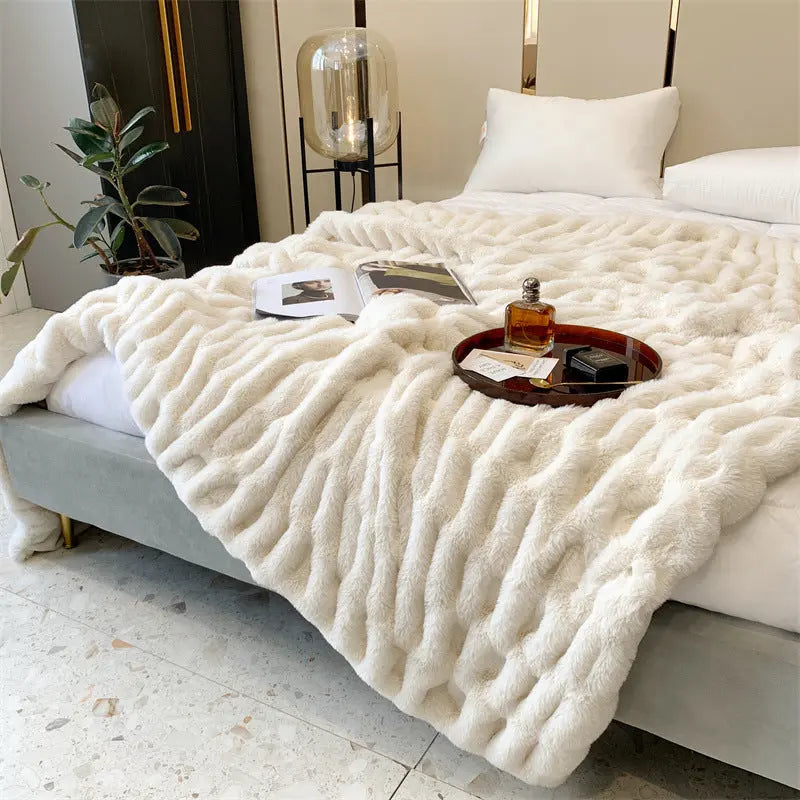 Luxury-Faux-Fur-Throw-Decorfaure-1685712915.jpg