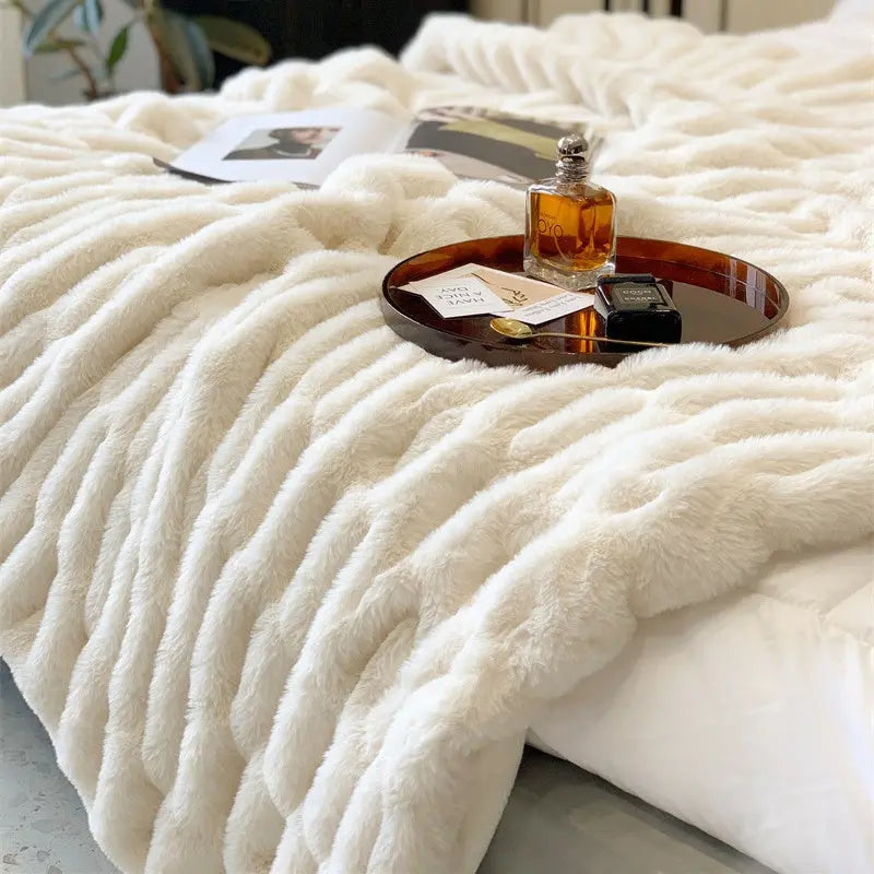Luxury-Faux-Fur-Throw-Decorfaure-1685712957.jpg