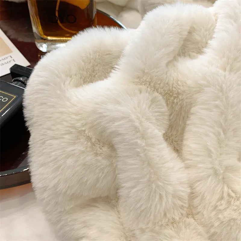 Luxury-Faux-Fur-Throw-Decorfaure-1685712986.jpg