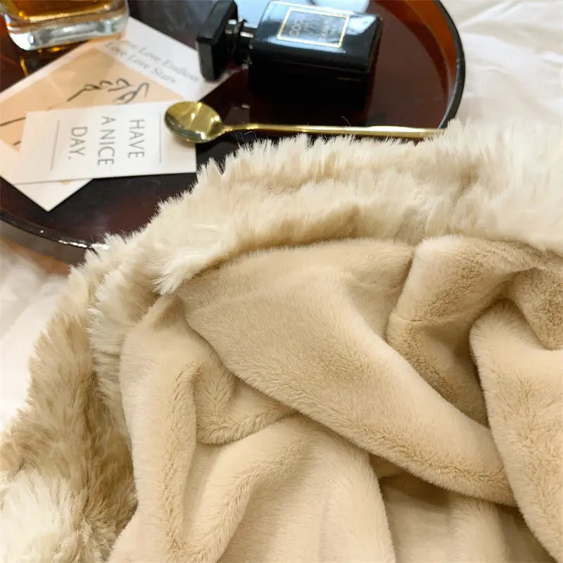Luxury-Faux-Fur-Throw-Decorfaure-1685712998.jpg