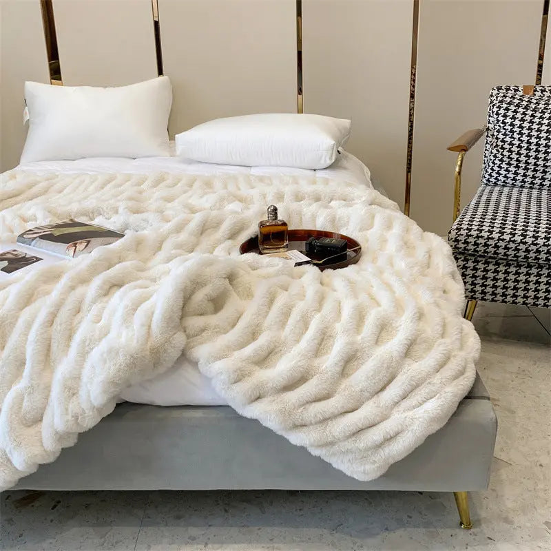 Luxury-Faux-Fur-Throw-Decorfaure-1685713008.jpg