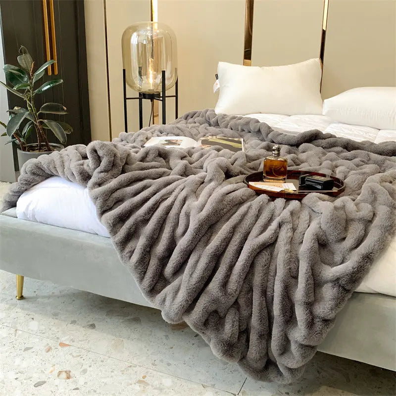 Luxury-Faux-Fur-Throw-Decorfaure-1685713043.jpg