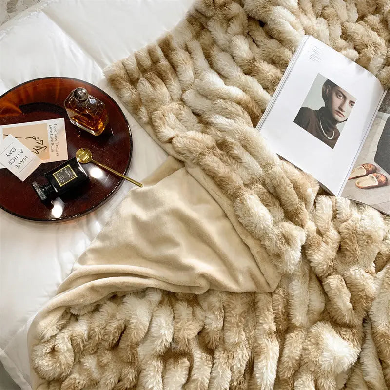 Luxury-Faux-Fur-Throw-Decorfaure-1685713134.jpg