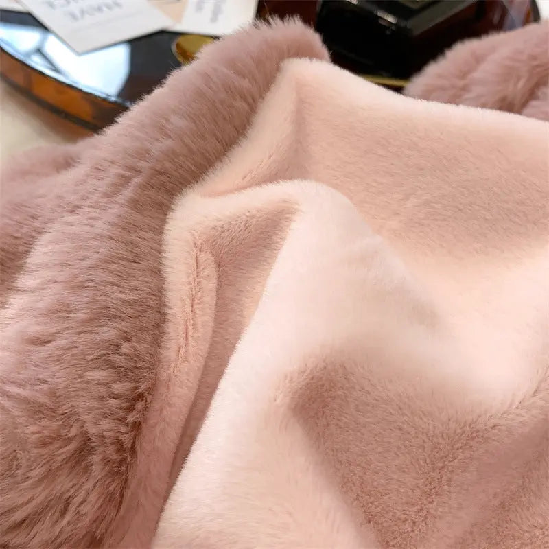 Luxury-Faux-Fur-Throw-Decorfaure-1685713175.jpg