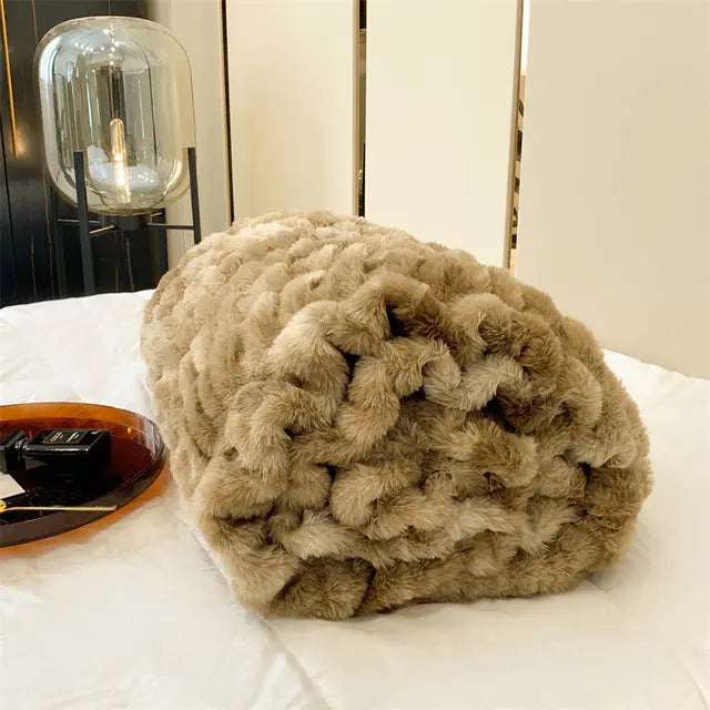 Luxury-Faux-Fur-Throw-Decorfaure-1685713203.jpg