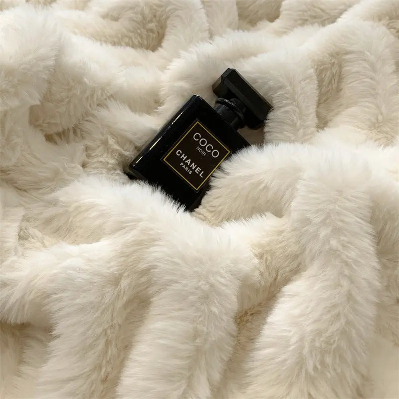 Luxury-Faux-Fur-Throw-Decorfaure-1685713243.jpg
