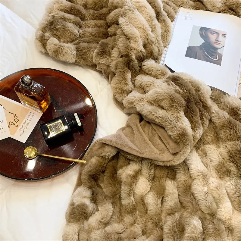 Luxury-Faux-Fur-Throw-Decorfaure-1685713282.jpg