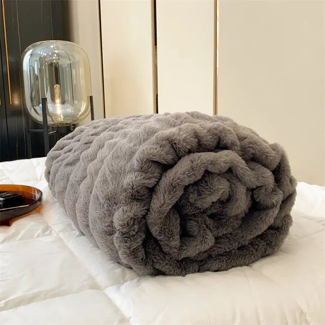 Luxury-Faux-Fur-Throw-Decorfaure-1685713311.jpg