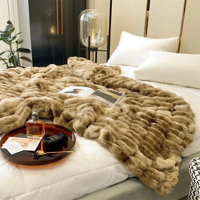 Luxury-Faux-Fur-Throw-Decorfaure-1685713325.jpg