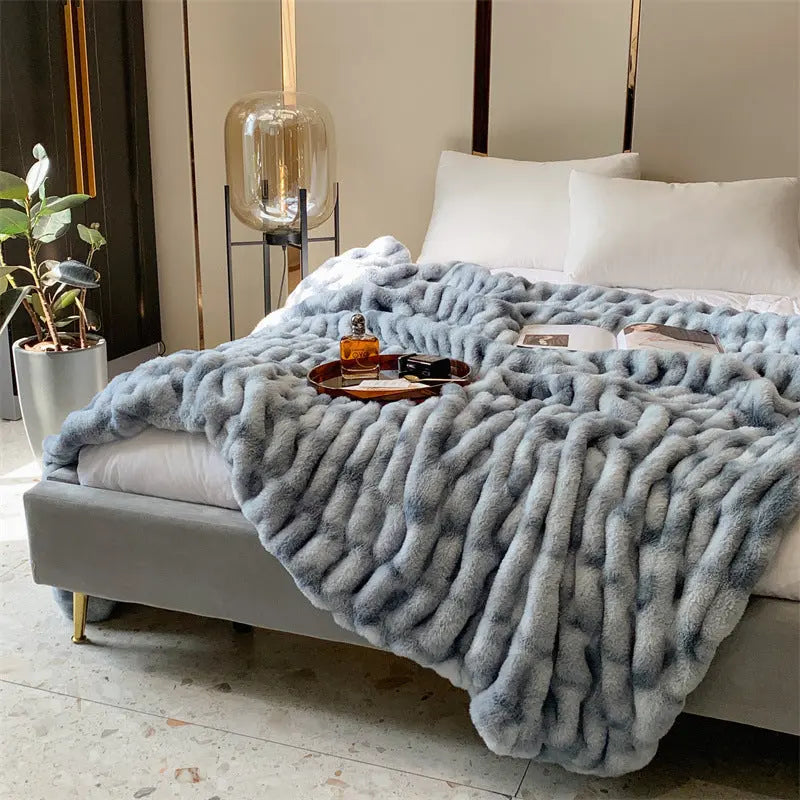 Luxury-Faux-Fur-Throw-Decorfaure-1685713391.jpg