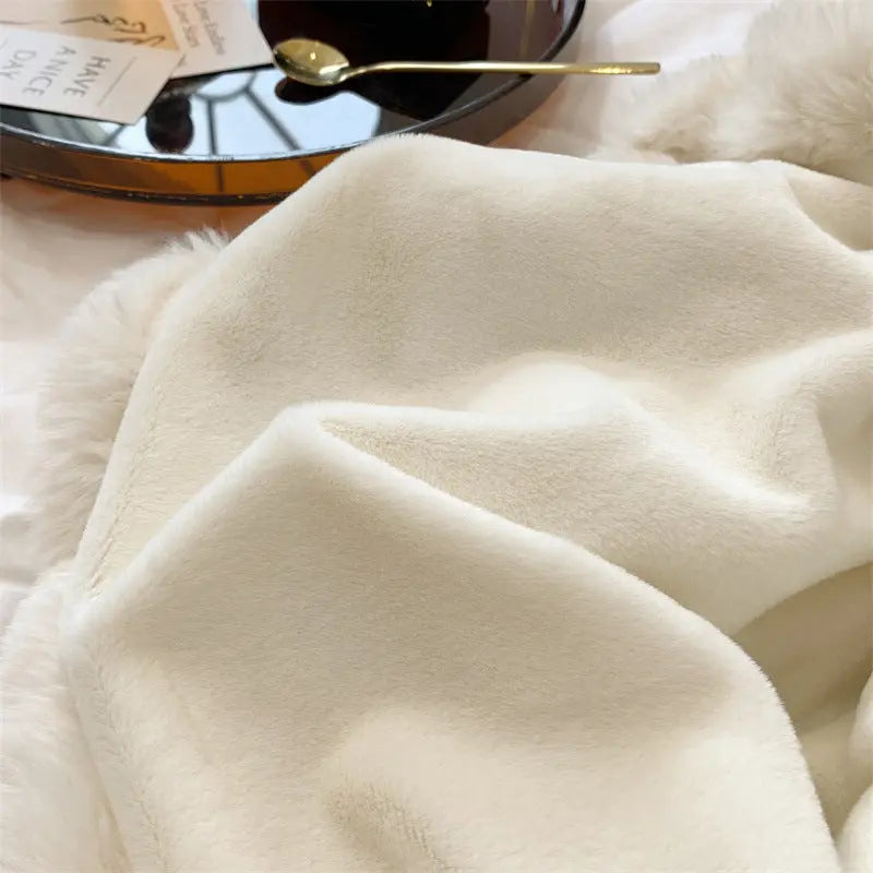 Luxury-Faux-Fur-Throw-Decorfaure-1685713433.jpg