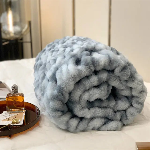 Luxury-Faux-Fur-Throw-Decorfaure-1685713502.jpg