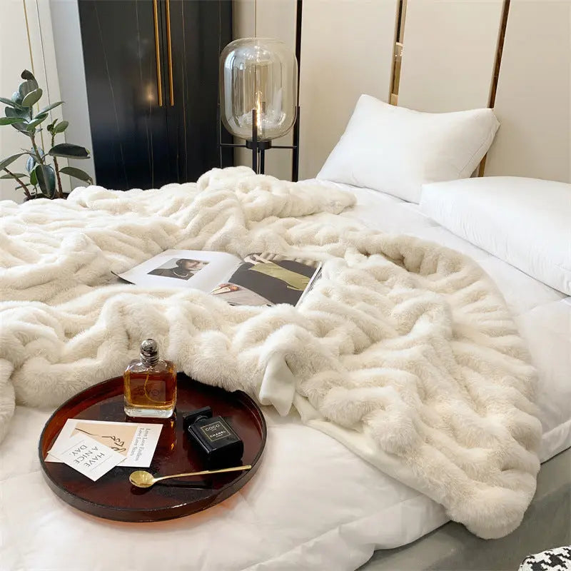 Luxury-Faux-Fur-Throw-Decorfaure-1685713577.jpg