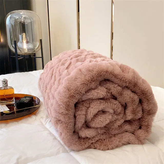 Luxury-Faux-Fur-Throw-Decorfaure-1685713597.jpg