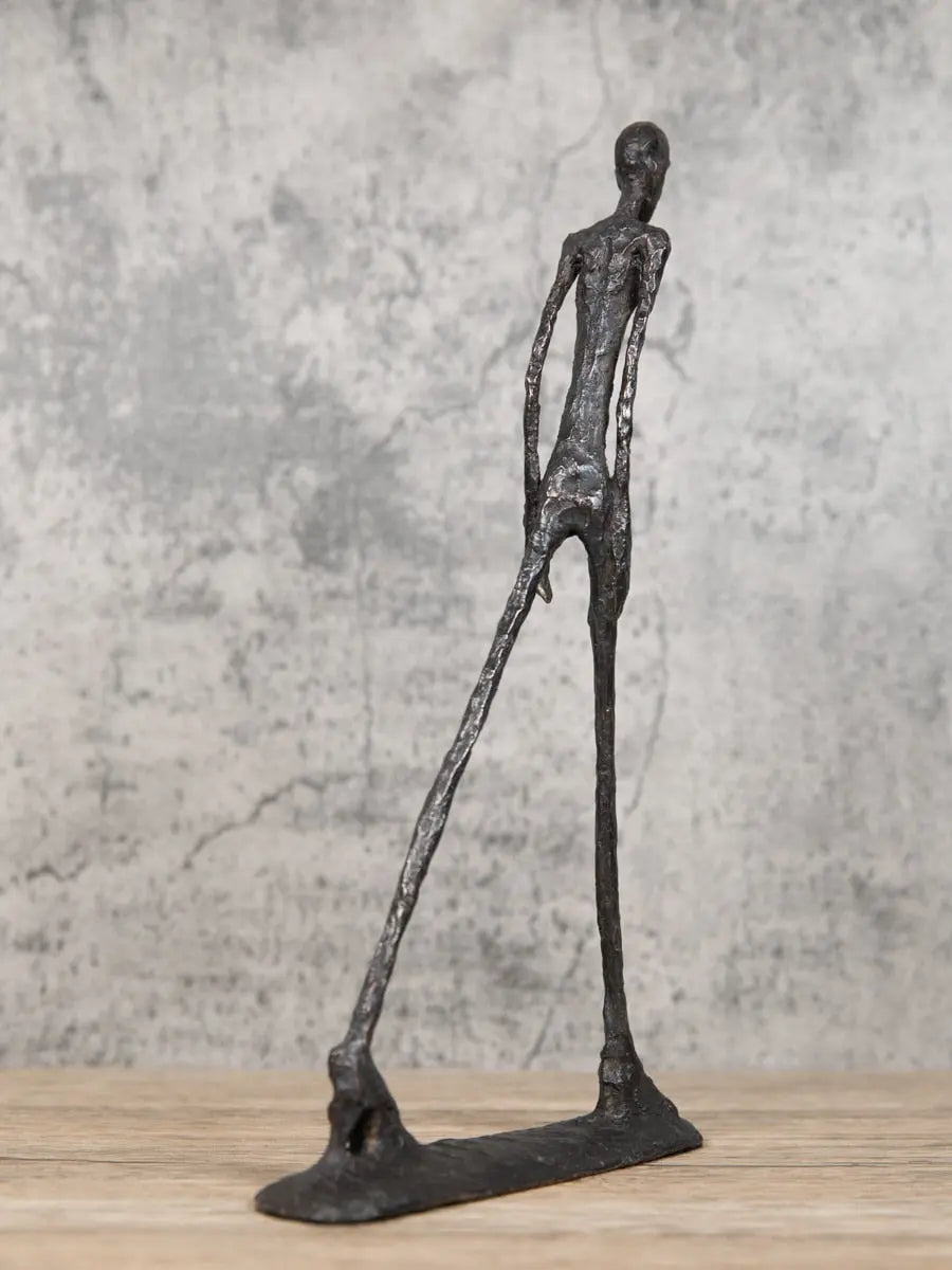 Walker-Statue-Decorfaure-1685713187.jpg