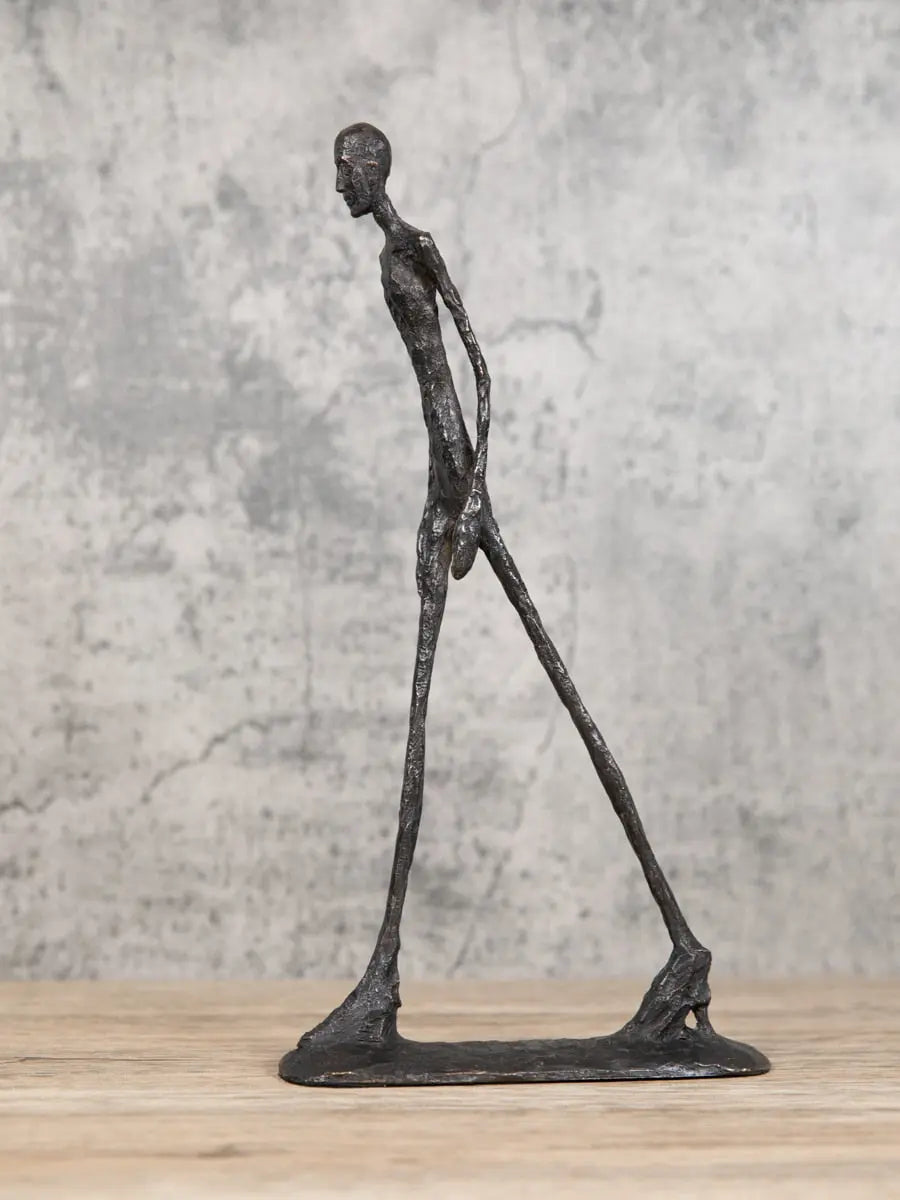 Walker-Statue-Decorfaure-1685713208.jpg